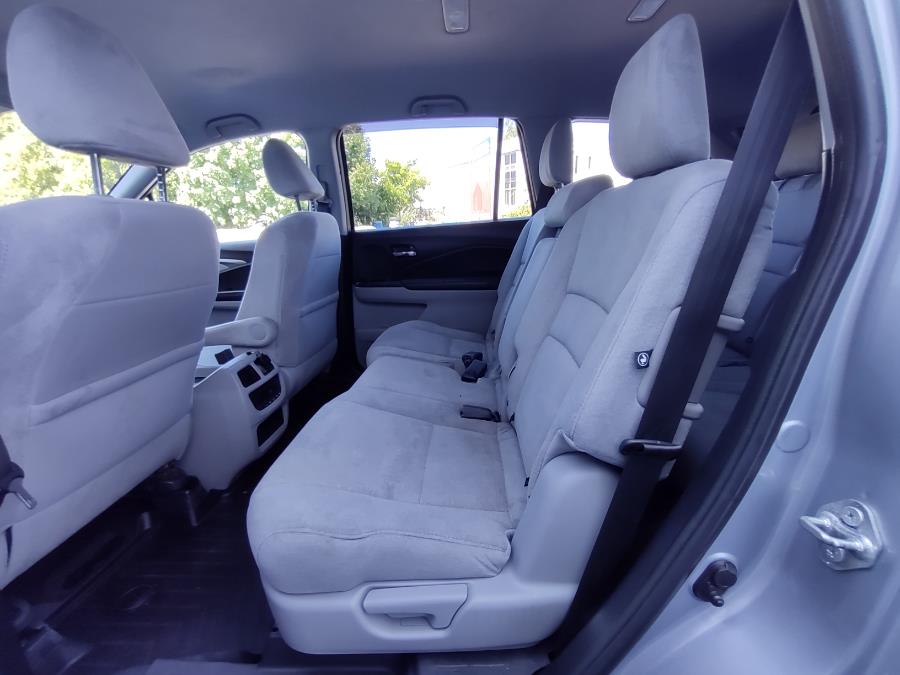 2017 Honda Pilot EX AWD, available for sale in Milford, Connecticut | Dealertown Auto Wholesalers. Milford, Connecticut 2017 Honda Pilot EX AWD, available for sale in Milford, Connecticut | Dealertown Auto Wholesalers. Milford, Connecticut