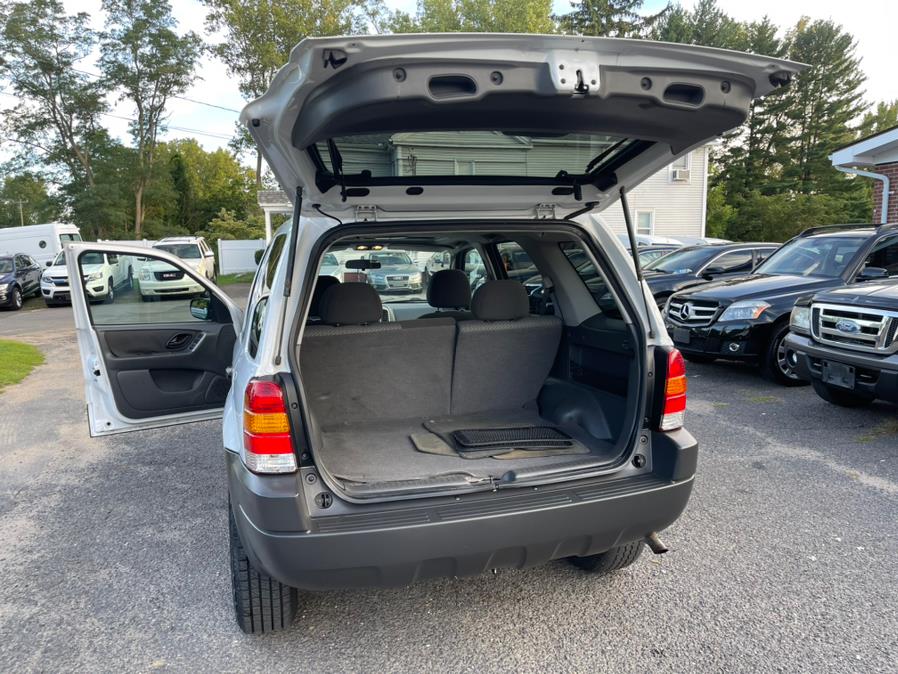 2004 Ford Escape 4dr 103" WB XLT 4WD W/Sunroof, available for sale in East Windsor, Connecticut | Toro Auto. East Windsor, Connecticut 2004 Ford Escape 4dr 103" WB XLT 4WD W/Sunroof, available for sale in East Windsor, Connecticut | Toro Auto. East Windsor, Connecticut
