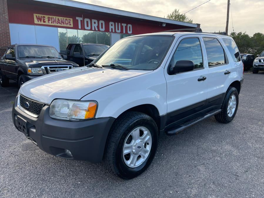 2004 Ford Escape 4dr 103" WB XLT 4WD W/Sunroof, available for sale in East Windsor, Connecticut | Toro Auto. East Windsor, Connecticut