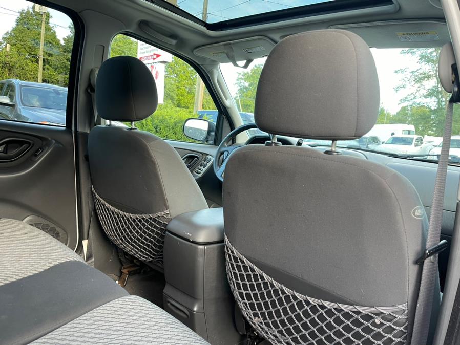2004 Ford Escape 4dr 103" WB XLT 4WD W/Sunroof, available for sale in East Windsor, Connecticut | Toro Auto. East Windsor, Connecticut 2004 Ford Escape 4dr 103" WB XLT 4WD W/Sunroof, available for sale in East Windsor, Connecticut | Toro Auto. East Windsor, Connecticut