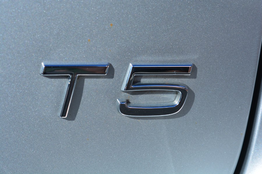 Used Volvo XC60 FWD 4dr T5 Drive-E Premier Plus 2015 | Longmeadow Motor Cars. ENFIELD, Connecticut