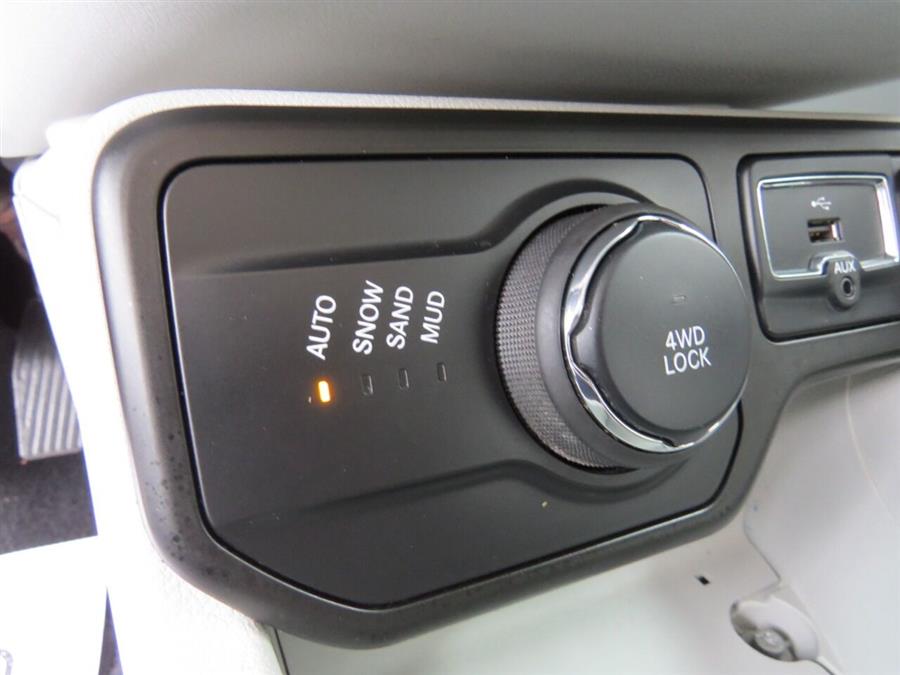 Used Jeep Renegade Latitude 4x4 4dr SUV 2018 | Lake City Exports Inc. Auburn, Maine Used Jeep Renegade Latitude 4x4 4dr SUV 2018 | Lake City Exports Inc. Auburn, Maine