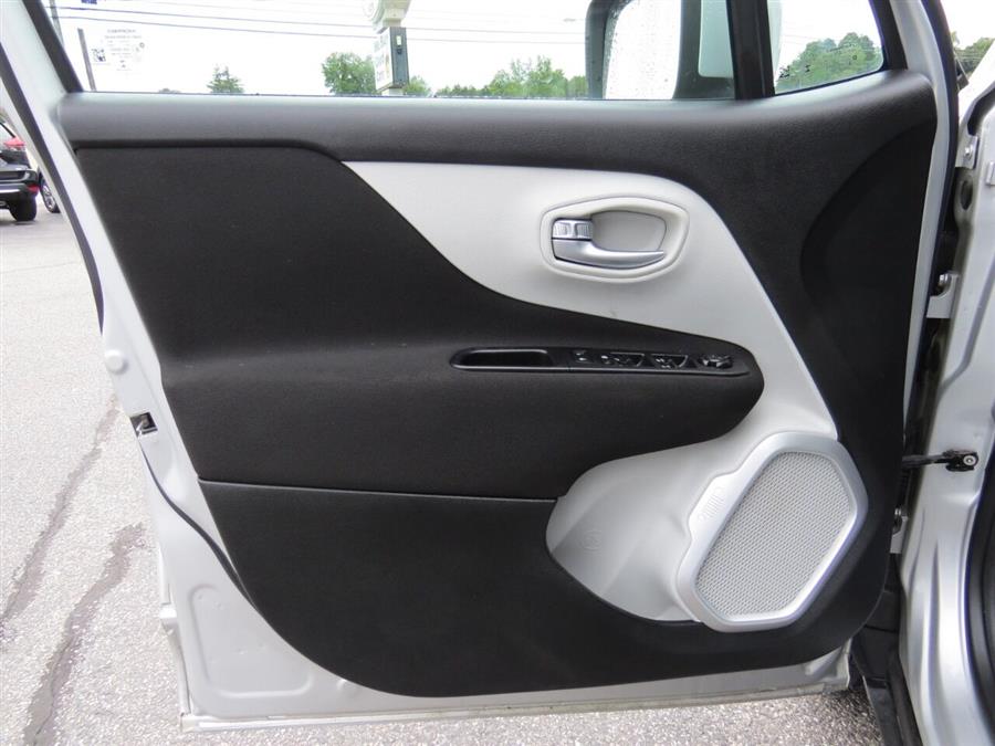 Used Jeep Renegade Latitude 4x4 4dr SUV 2018 | Lake City Exports Inc. Auburn, Maine Used Jeep Renegade Latitude 4x4 4dr SUV 2018 | Lake City Exports Inc. Auburn, Maine