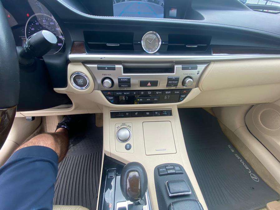 Used Lexus ES 350 4dr Sdn 2013 | VEB Auto Sales. Hartford, Connecticut Used Lexus ES 350 4dr Sdn 2013 | VEB Auto Sales. Hartford, Connecticut