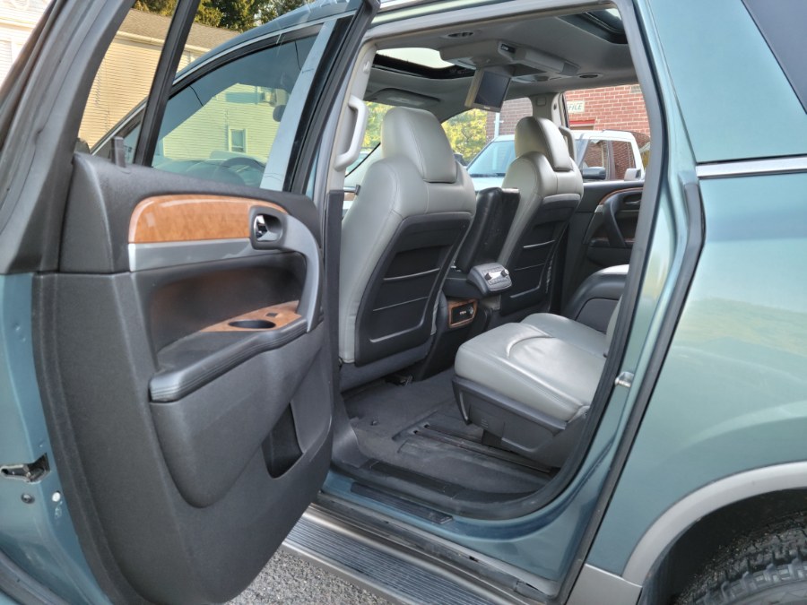 2009 Buick Enclave AWD 4dr CX 3rd Raw Leather & Sunroof & DVD, available for sale in East Windsor, Connecticut | Toro Auto. East Windsor, Connecticut 2009 Buick Enclave AWD 4dr CX 3rd Raw Leather & Sunroof & DVD, available for sale in East Windsor, Connecticut | Toro Auto. East Windsor, Connecticut