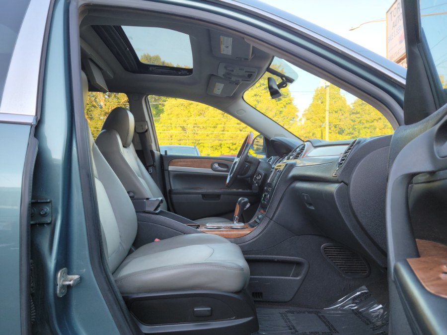 2009 Buick Enclave AWD 4dr CX 3rd Raw Leather & Sunroof & DVD, available for sale in East Windsor, Connecticut | Toro Auto. East Windsor, Connecticut 2009 Buick Enclave AWD 4dr CX 3rd Raw Leather & Sunroof & DVD, available for sale in East Windsor, Connecticut | Toro Auto. East Windsor, Connecticut