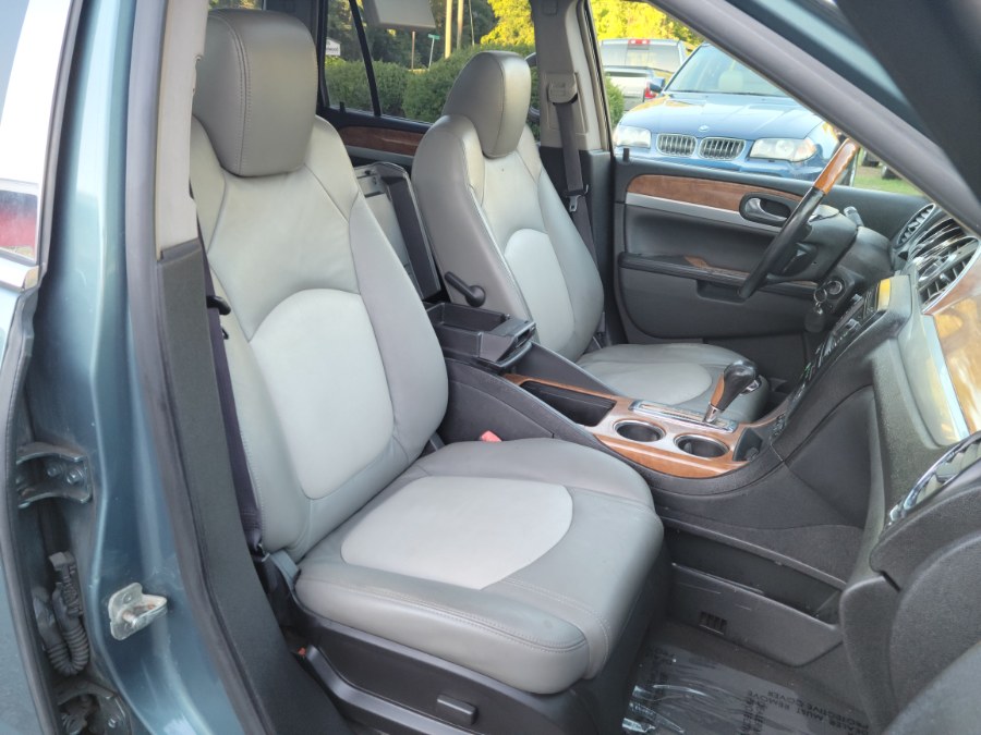 2009 Buick Enclave AWD 4dr CX 3rd Raw Leather & Sunroof & DVD, available for sale in East Windsor, Connecticut | Toro Auto. East Windsor, Connecticut 2009 Buick Enclave AWD 4dr CX 3rd Raw Leather & Sunroof & DVD, available for sale in East Windsor, Connecticut | Toro Auto. East Windsor, Connecticut