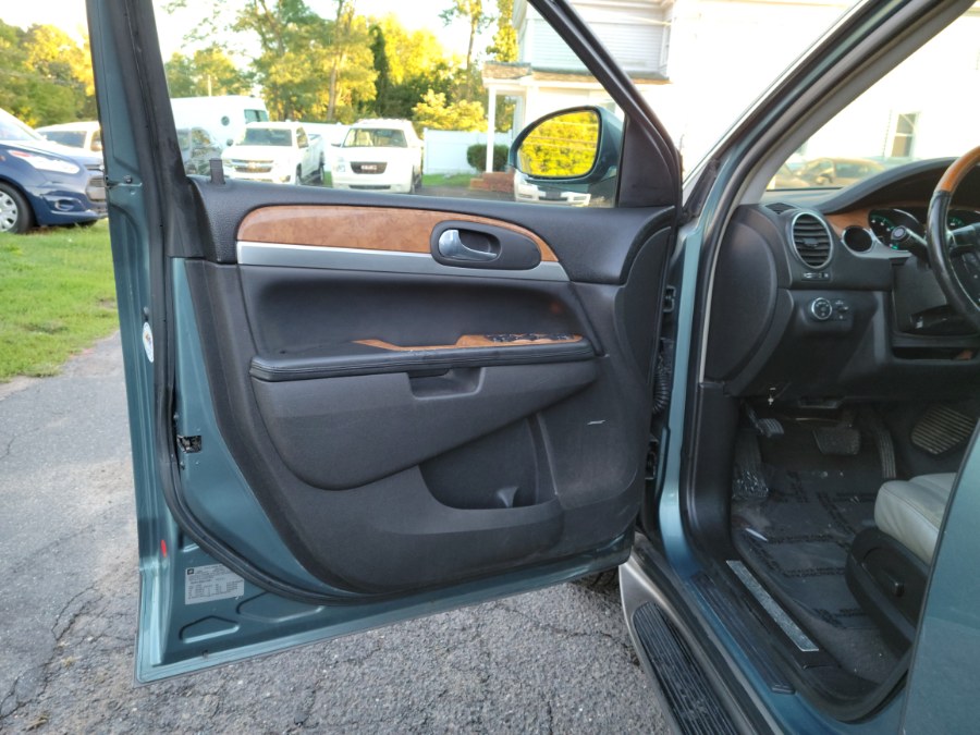 2009 Buick Enclave AWD 4dr CX 3rd Raw Leather & Sunroof & DVD, available for sale in East Windsor, Connecticut | Toro Auto. East Windsor, Connecticut 2009 Buick Enclave AWD 4dr CX 3rd Raw Leather & Sunroof & DVD, available for sale in East Windsor, Connecticut | Toro Auto. East Windsor, Connecticut