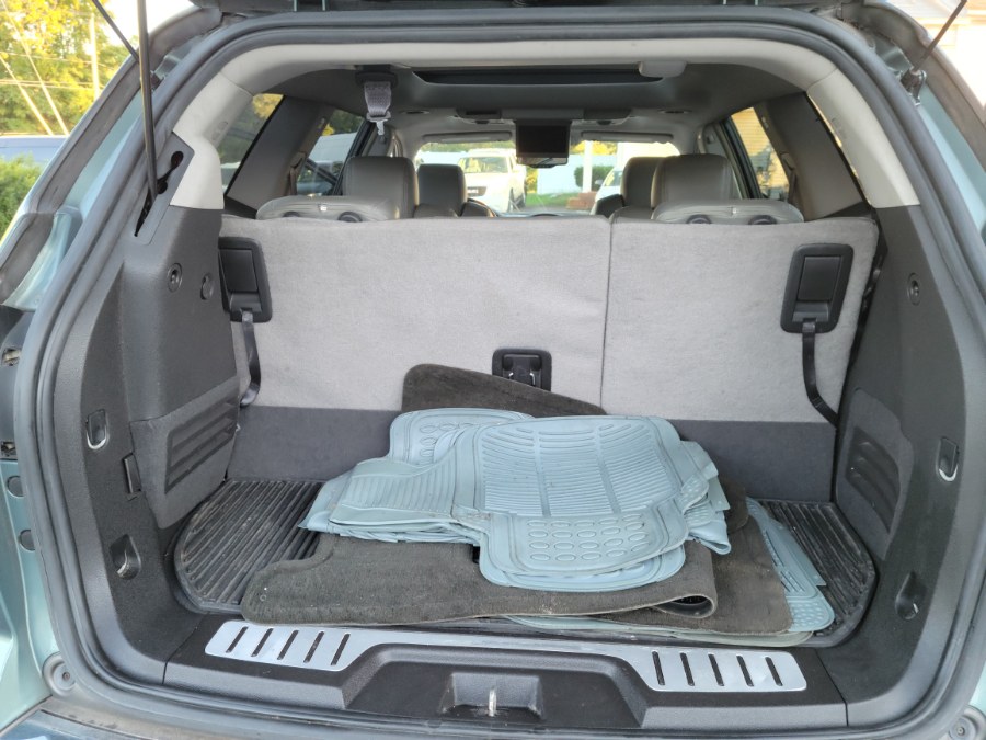 2009 Buick Enclave AWD 4dr CX 3rd Raw Leather & Sunroof & DVD, available for sale in East Windsor, Connecticut | Toro Auto. East Windsor, Connecticut 2009 Buick Enclave AWD 4dr CX 3rd Raw Leather & Sunroof & DVD, available for sale in East Windsor, Connecticut | Toro Auto. East Windsor, Connecticut