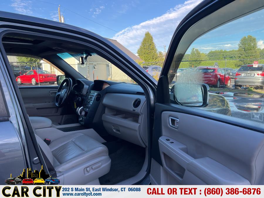 2011 Honda Pilot 4WD 4dr Touring w/RES & Navi, available for sale in East Windsor, Connecticut | Car City LLC. East Windsor, Connecticut 2011 Honda Pilot 4WD 4dr Touring w/RES & Navi, available for sale in East Windsor, Connecticut | Car City LLC. East Windsor, Connecticut