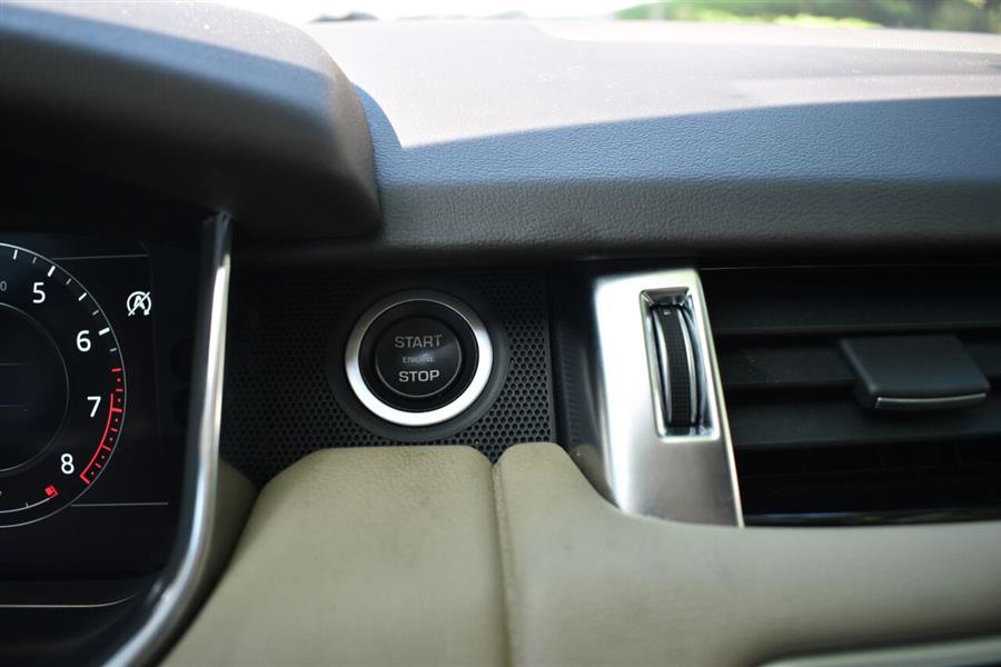 2018 Land Rover Range Rover Sport SE AWD 4dr SUV, available for sale in Great Neck, New York | Camy Cars. Great Neck, New York 2018 Land Rover Range Rover Sport SE AWD 4dr SUV, available for sale in Great Neck, New York | Camy Cars. Great Neck, New York