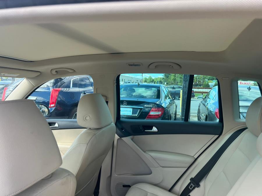 Used Volkswagen Tiguan 4MOTION 4dr Auto SEL 2014 | J & A Auto Center. Raynham, Massachusetts Used Volkswagen Tiguan 4MOTION 4dr Auto SEL 2014 | J & A Auto Center. Raynham, Massachusetts