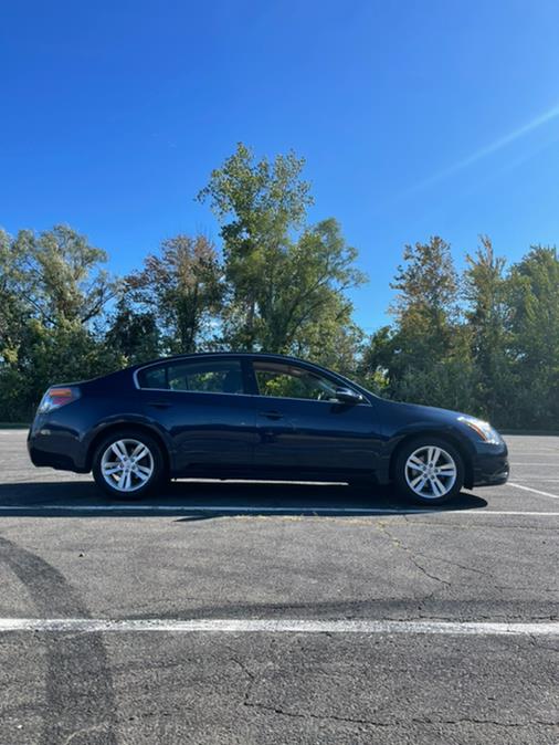 2010 Nissan Altima 4dr Sdn V6 CVT 3.5 SR, available for sale in New Britain, Connecticut | Supreme Automotive. New Britain, Connecticut 2010 Nissan Altima 4dr Sdn V6 CVT 3.5 SR, available for sale in New Britain, Connecticut | Supreme Automotive. New Britain, Connecticut