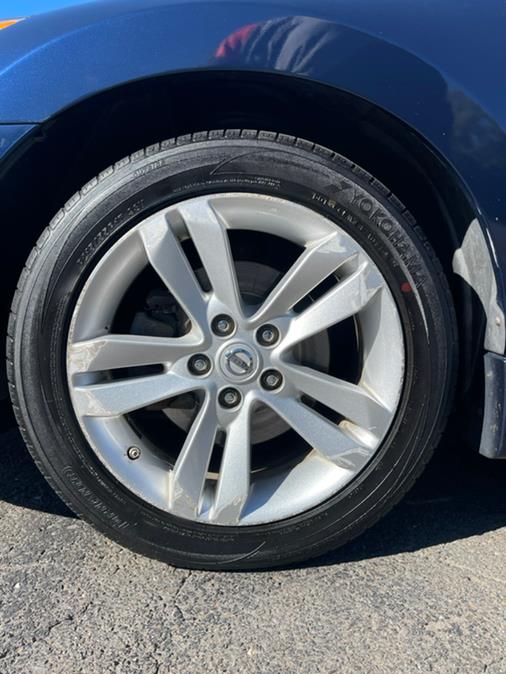 2010 Nissan Altima 4dr Sdn V6 CVT 3.5 SR, available for sale in New Britain, Connecticut | Supreme Automotive. New Britain, Connecticut 2010 Nissan Altima 4dr Sdn V6 CVT 3.5 SR, available for sale in New Britain, Connecticut | Supreme Automotive. New Britain, Connecticut