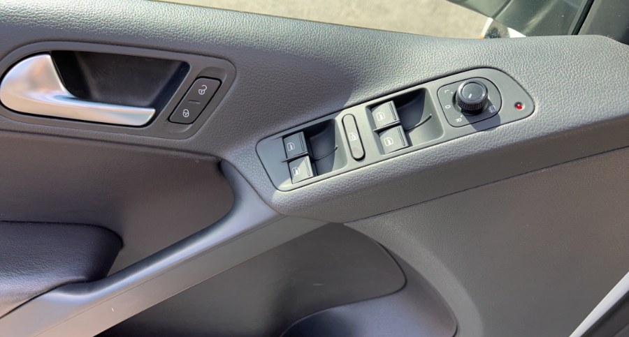 Used Volkswagen Tiguan 2.0T S 4MOTION 2017 | West End Automotive Center. Waterbury, Connecticut Used Volkswagen Tiguan 2.0T S 4MOTION 2017 | West End Automotive Center. Waterbury, Connecticut