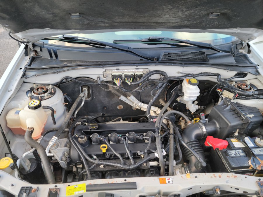 2011 Ford Escape 4WD 4dr XLT, available for sale in East Windsor, Connecticut | Toro Auto. East Windsor, Connecticut 2011 Ford Escape 4WD 4dr XLT, available for sale in East Windsor, Connecticut | Toro Auto. East Windsor, Connecticut
