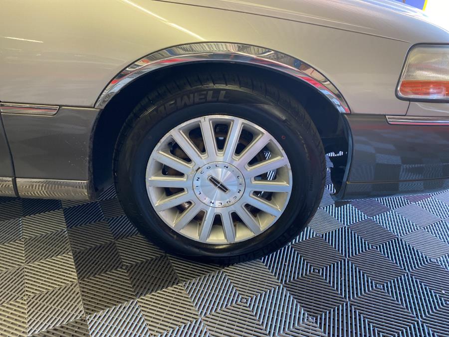 Used Lincoln Town Car 4dr Sdn Signature 2003 | MP Motors Inc. West Babylon , New York Used Lincoln Town Car 4dr Sdn Signature 2003 | MP Motors Inc. West Babylon , New York