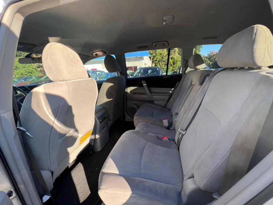 Used Toyota Highlander 4WD 4dr V6 (Natl) 2013 | Sophia's Auto Sales Inc. Worcester, Massachusetts Used Toyota Highlander 4WD 4dr V6 (Natl) 2013 | Sophia's Auto Sales Inc. Worcester, Massachusetts