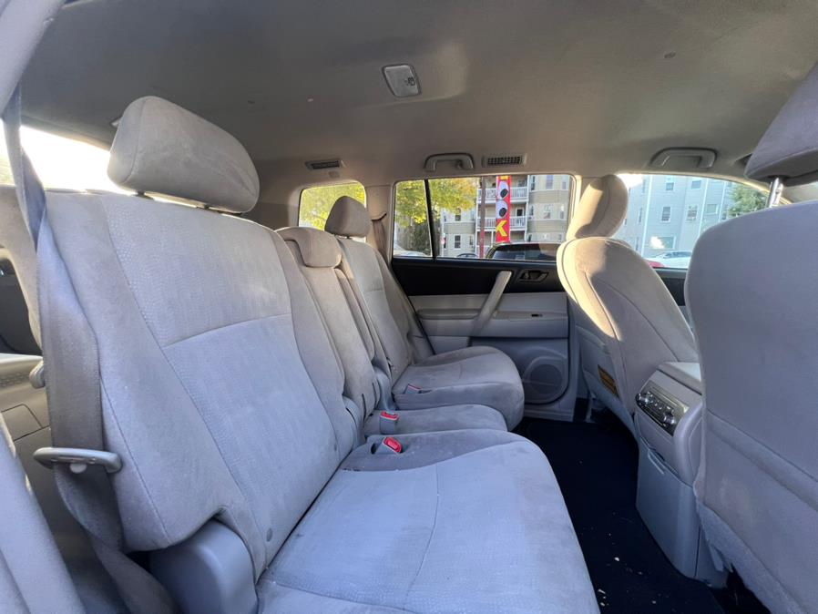 Used Toyota Highlander 4WD 4dr V6 (Natl) 2013 | Sophia's Auto Sales Inc. Worcester, Massachusetts Used Toyota Highlander 4WD 4dr V6 (Natl) 2013 | Sophia's Auto Sales Inc. Worcester, Massachusetts