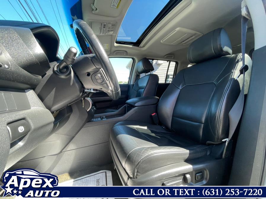 2015 Honda Pilot 4WD 4dr Touring w/RES & Navi, available for sale in Selden, New York | Apex Auto. Selden, New York 2015 Honda Pilot 4WD 4dr Touring w/RES & Navi, available for sale in Selden, New York | Apex Auto. Selden, New York