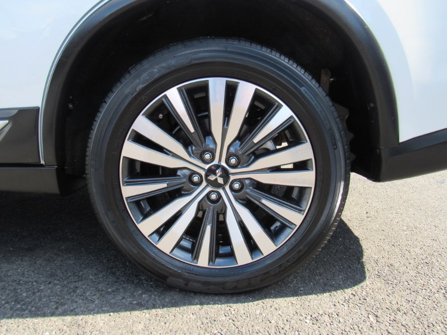 Used Mitsubishi Outlander SEL FWD 2020 | NJ Used Cars Center. Irvington, New Jersey Used Mitsubishi Outlander SEL FWD 2020 | NJ Used Cars Center. Irvington, New Jersey