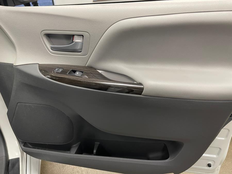 Used Toyota Sienna XLE FWD 8-Passenger (Natl) 2019 | 5 Towns Drive. Inwood, New York Used Toyota Sienna XLE FWD 8-Passenger (Natl) 2019 | 5 Towns Drive. Inwood, New York