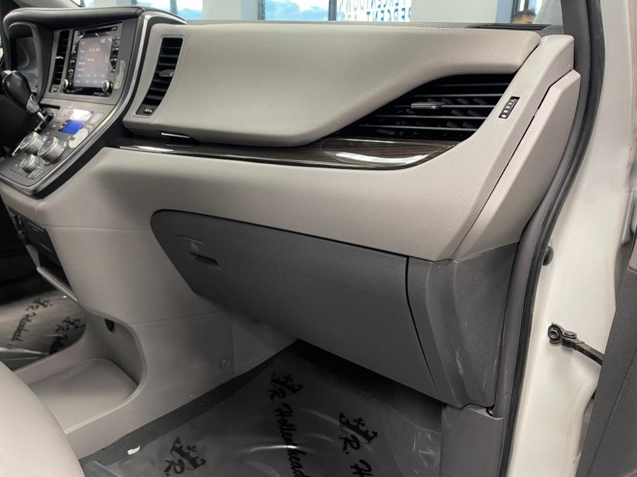 Used Toyota Sienna XLE FWD 8-Passenger (Natl) 2019 | 5 Towns Drive. Inwood, New York Used Toyota Sienna XLE FWD 8-Passenger (Natl) 2019 | 5 Towns Drive. Inwood, New York