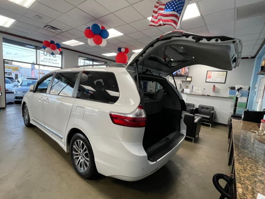 Used Toyota Sienna XLE FWD 8-Passenger (Natl) 2019 | 5 Towns Drive. Inwood, New York Used Toyota Sienna XLE FWD 8-Passenger (Natl) 2019 | 5 Towns Drive. Inwood, New York