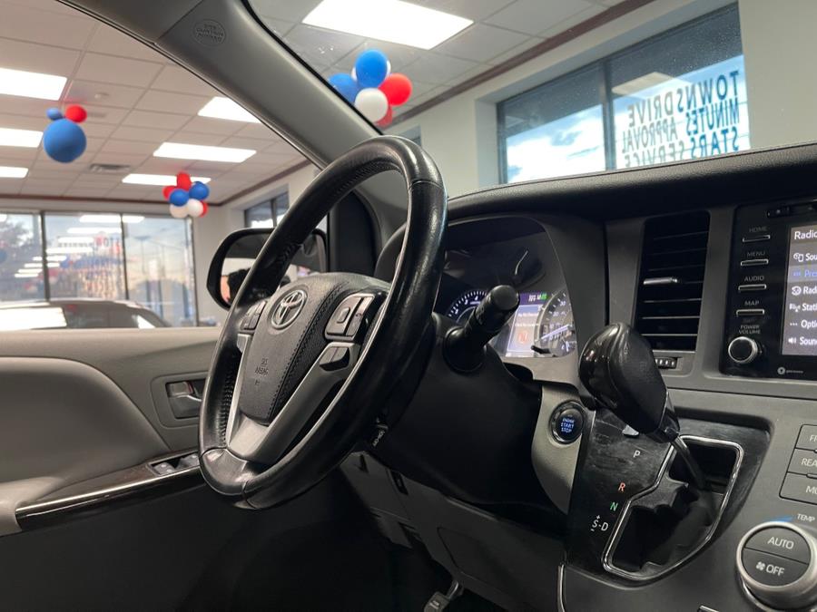 Used Toyota Sienna XLE FWD 8-Passenger (Natl) 2019 | 5 Towns Drive. Inwood, New York Used Toyota Sienna XLE FWD 8-Passenger (Natl) 2019 | 5 Towns Drive. Inwood, New York
