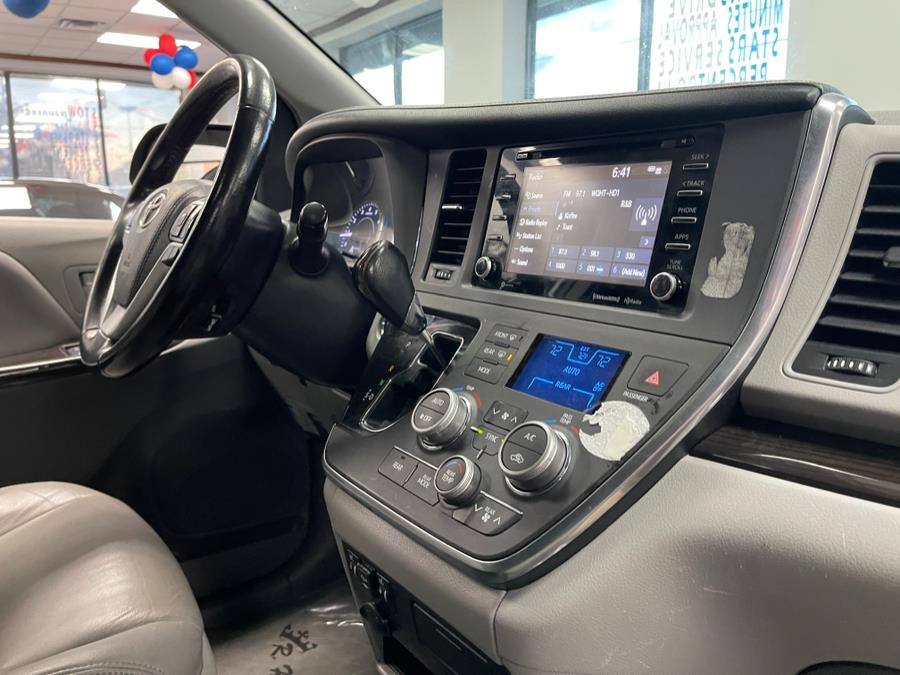 Used Toyota Sienna XLE FWD 8-Passenger (Natl) 2019 | 5 Towns Drive. Inwood, New York Used Toyota Sienna XLE FWD 8-Passenger (Natl) 2019 | 5 Towns Drive. Inwood, New York