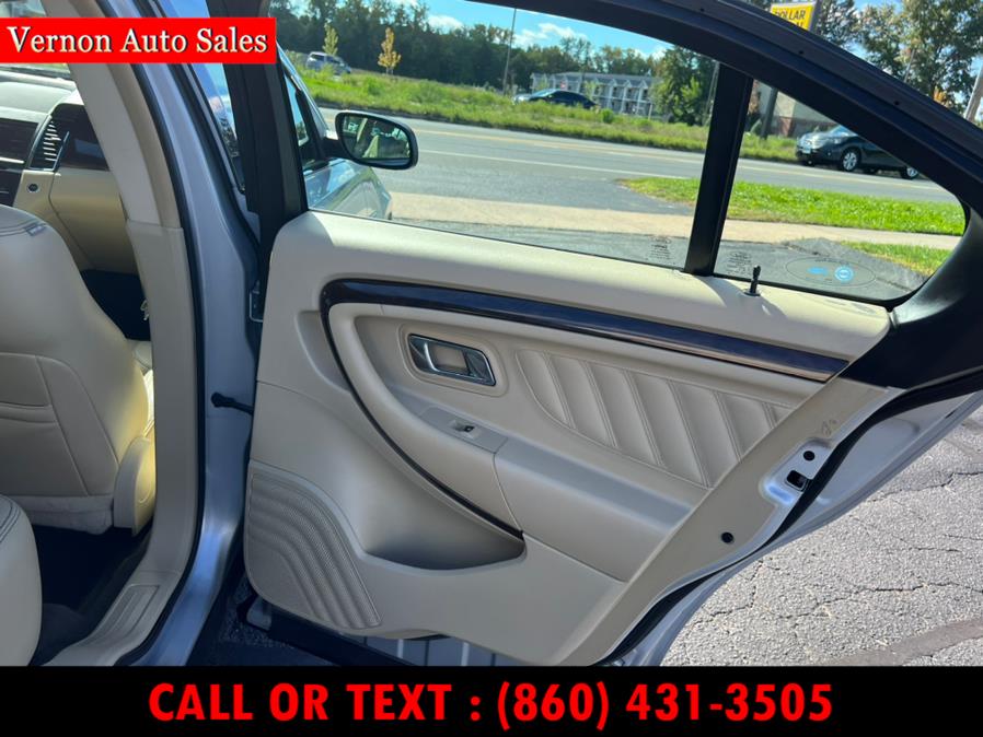 2015 Ford Taurus 4dr Sdn Limited AWD, available for sale in Manchester, Connecticut | Vernon Auto Sale & Service. Manchester, Connecticut 2015 Ford Taurus 4dr Sdn Limited AWD, available for sale in Manchester, Connecticut | Vernon Auto Sale & Service. Manchester, Connecticut