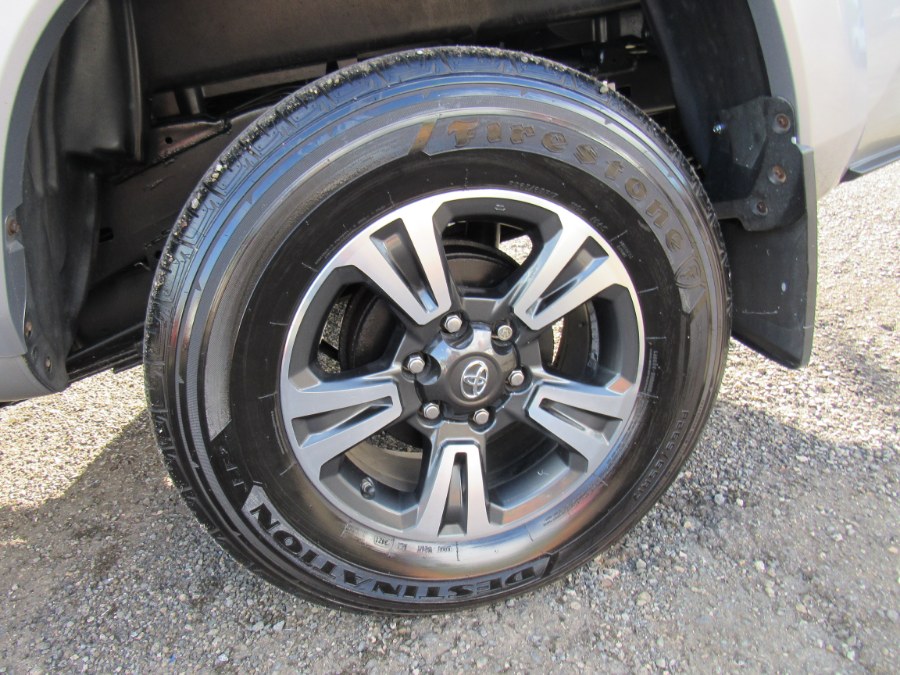 2017 Toyota Tacoma SR5 Double Cab 5'' Bed V6 4x4 AT (Natl), available for sale in San Francisco de Macoris Rd, Dominican Republic | Hilario Auto Import. San Francisco de Macoris Rd, Dominican Republic 2017 Toyota Tacoma SR5 Double Cab 5'' Bed V6 4x4 AT (Natl), available for sale in San Francisco de Macoris Rd, Dominican Republic | Hilario Auto Import. San Francisco de Macoris Rd, Dominican Republic