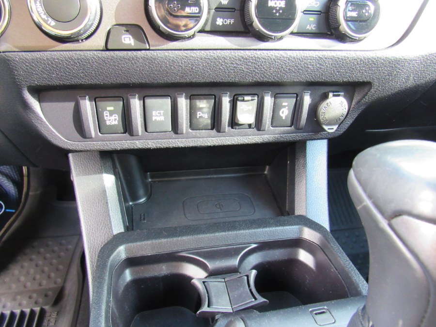 2017 Toyota Tacoma SR5 Double Cab 5'' Bed V6 4x4 AT (Natl), available for sale in San Francisco de Macoris Rd, Dominican Republic | Hilario Auto Import. San Francisco de Macoris Rd, Dominican Republic 2017 Toyota Tacoma SR5 Double Cab 5'' Bed V6 4x4 AT (Natl), available for sale in San Francisco de Macoris Rd, Dominican Republic | Hilario Auto Import. San Francisco de Macoris Rd, Dominican Republic