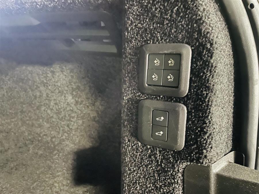 Used Land Rover Range Rover V6 Supercharged HSE SWB 2018 | Northshore Motors. Syosset , New York Used Land Rover Range Rover V6 Supercharged HSE SWB 2018 | Northshore Motors. Syosset , New York