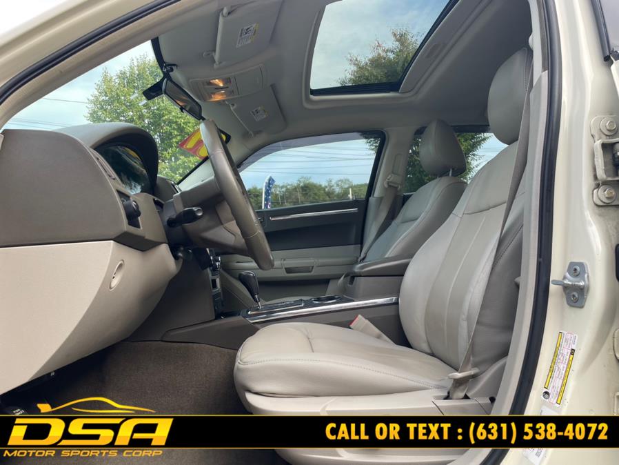 Used Chrysler 300 4dr Sdn Touring RWD 2009 | DSA Motor Sports Corp. Commack, New York Used Chrysler 300 4dr Sdn Touring RWD 2009 | DSA Motor Sports Corp. Commack, New York