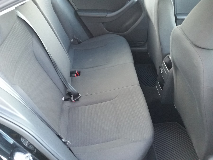 2015 Volkswagen Jetta Sedan 4dr Auto 2.0L S, available for sale in Berlin, Connecticut | Action Automotive. Berlin, Connecticut 2015 Volkswagen Jetta Sedan 4dr Auto 2.0L S, available for sale in Berlin, Connecticut | Action Automotive. Berlin, Connecticut