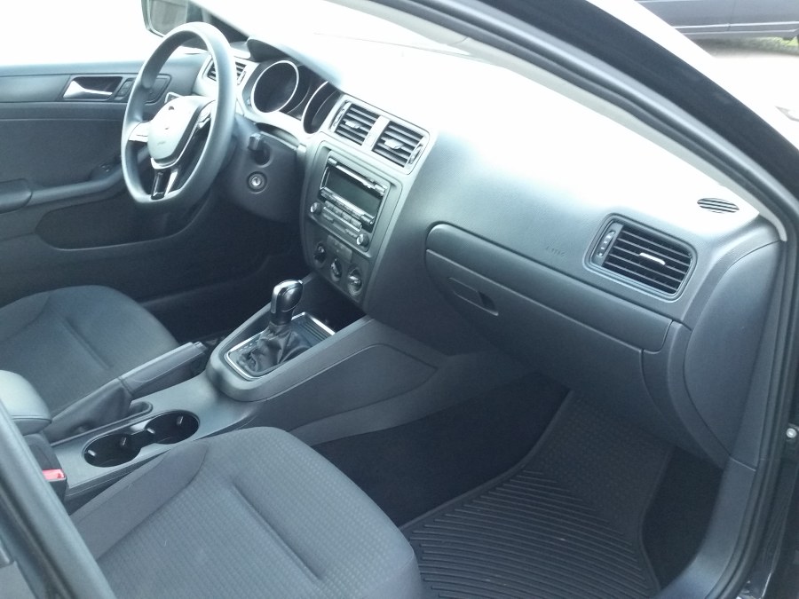 2015 Volkswagen Jetta Sedan 4dr Auto 2.0L S, available for sale in Berlin, Connecticut | Action Automotive. Berlin, Connecticut 2015 Volkswagen Jetta Sedan 4dr Auto 2.0L S, available for sale in Berlin, Connecticut | Action Automotive. Berlin, Connecticut