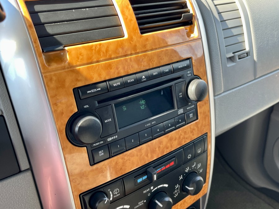 2007 Chrysler Aspen 4WD 4dr Limited, available for sale in Darien, Wisconsin | Geneva Motor Cars. Darien, Wisconsin 2007 Chrysler Aspen 4WD 4dr Limited, available for sale in Darien, Wisconsin | Geneva Motor Cars. Darien, Wisconsin