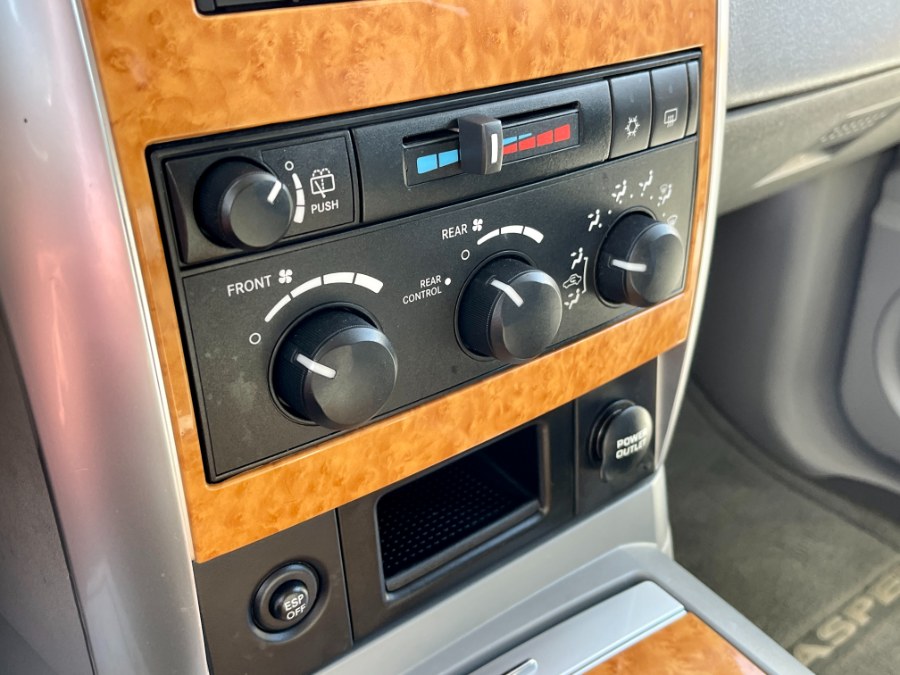 2007 Chrysler Aspen 4WD 4dr Limited, available for sale in Darien, Wisconsin | Geneva Motor Cars. Darien, Wisconsin 2007 Chrysler Aspen 4WD 4dr Limited, available for sale in Darien, Wisconsin | Geneva Motor Cars. Darien, Wisconsin