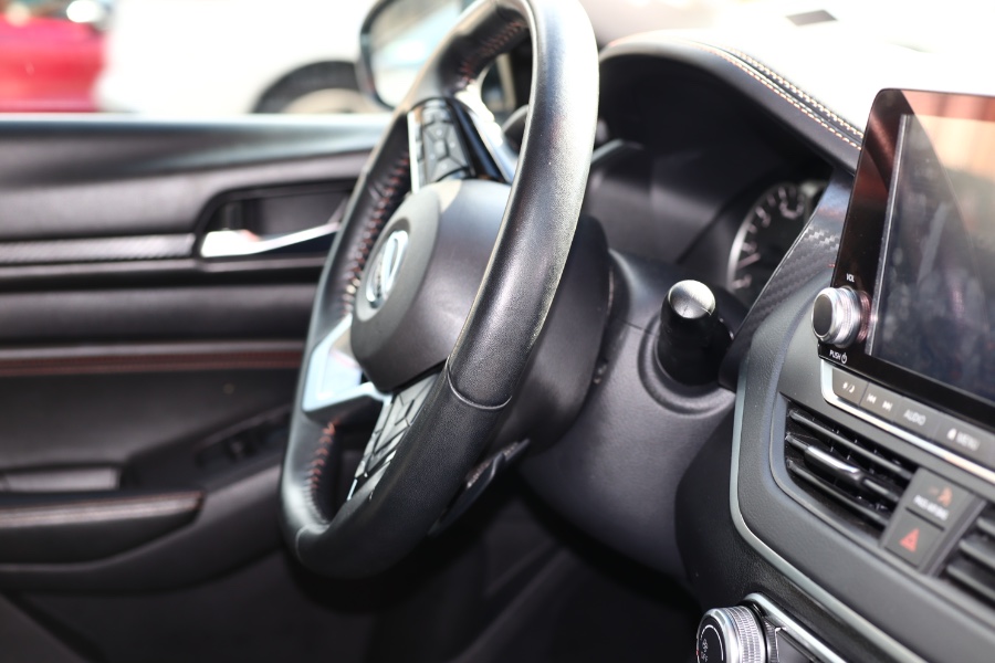 Used Nissan Altima 2.5 SR Sedan 2020 | Hillside Auto Mall Inc.. Jamaica, New York Used Nissan Altima 2.5 SR Sedan 2020 | Hillside Auto Mall Inc.. Jamaica, New York