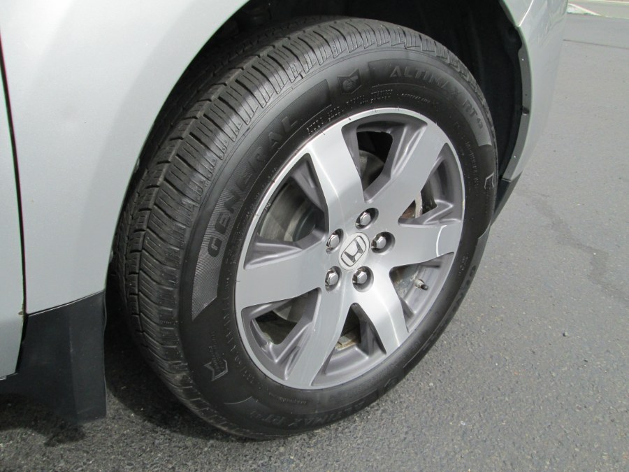 2013 Honda Pilot 4WD 4dr Touring w/RES & Navi, available for sale in Levittown, Pennsylvania | Levittown Auto. Levittown, Pennsylvania 2013 Honda Pilot 4WD 4dr Touring w/RES & Navi, available for sale in Levittown, Pennsylvania | Levittown Auto. Levittown, Pennsylvania