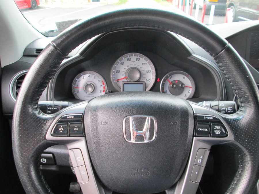 2013 Honda Pilot 4WD 4dr Touring w/RES & Navi, available for sale in Levittown, Pennsylvania | Levittown Auto. Levittown, Pennsylvania 2013 Honda Pilot 4WD 4dr Touring w/RES & Navi, available for sale in Levittown, Pennsylvania | Levittown Auto. Levittown, Pennsylvania