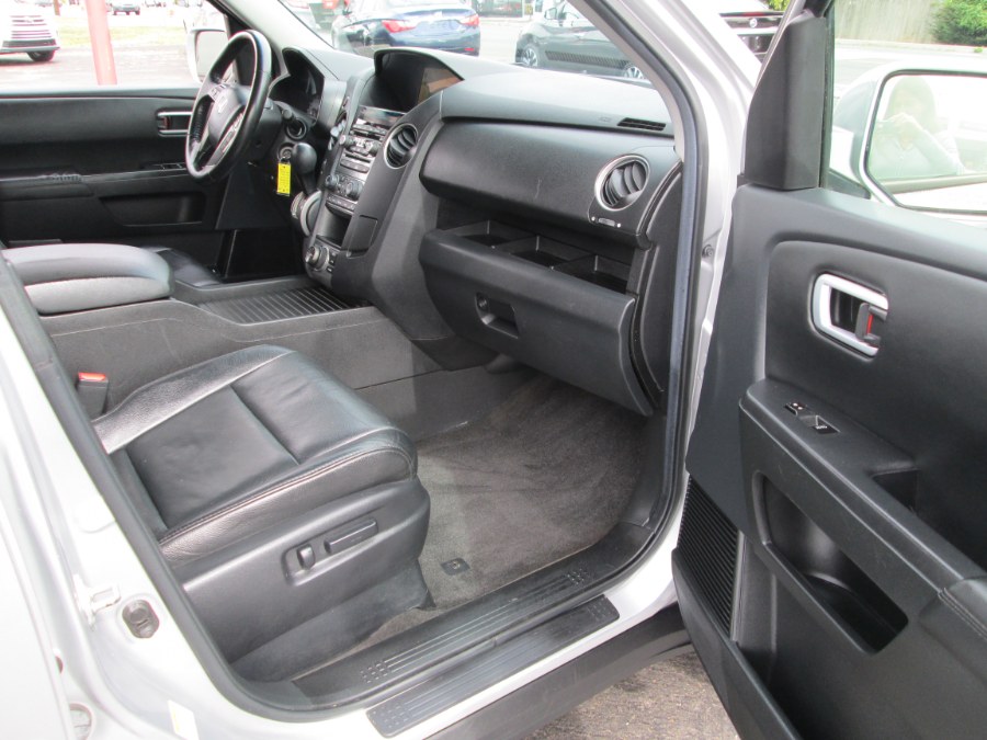2013 Honda Pilot 4WD 4dr Touring w/RES & Navi, available for sale in Levittown, Pennsylvania | Levittown Auto. Levittown, Pennsylvania 2013 Honda Pilot 4WD 4dr Touring w/RES & Navi, available for sale in Levittown, Pennsylvania | Levittown Auto. Levittown, Pennsylvania