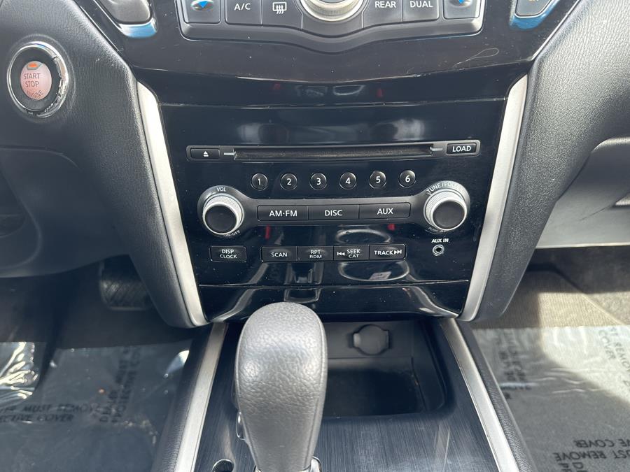 2013 Nissan Pathfinder 4WD 4dr S, available for sale in Little Ferry, New Jersey | Victoria Preowned Autos Inc. Little Ferry, New Jersey 2013 Nissan Pathfinder 4WD 4dr S, available for sale in Little Ferry, New Jersey | Victoria Preowned Autos Inc. Little Ferry, New Jersey