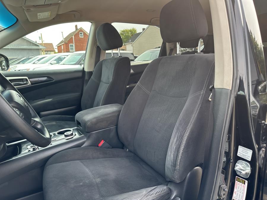 2013 Nissan Pathfinder 4WD 4dr S, available for sale in Little Ferry, New Jersey | Victoria Preowned Autos Inc. Little Ferry, New Jersey 2013 Nissan Pathfinder 4WD 4dr S, available for sale in Little Ferry, New Jersey | Victoria Preowned Autos Inc. Little Ferry, New Jersey