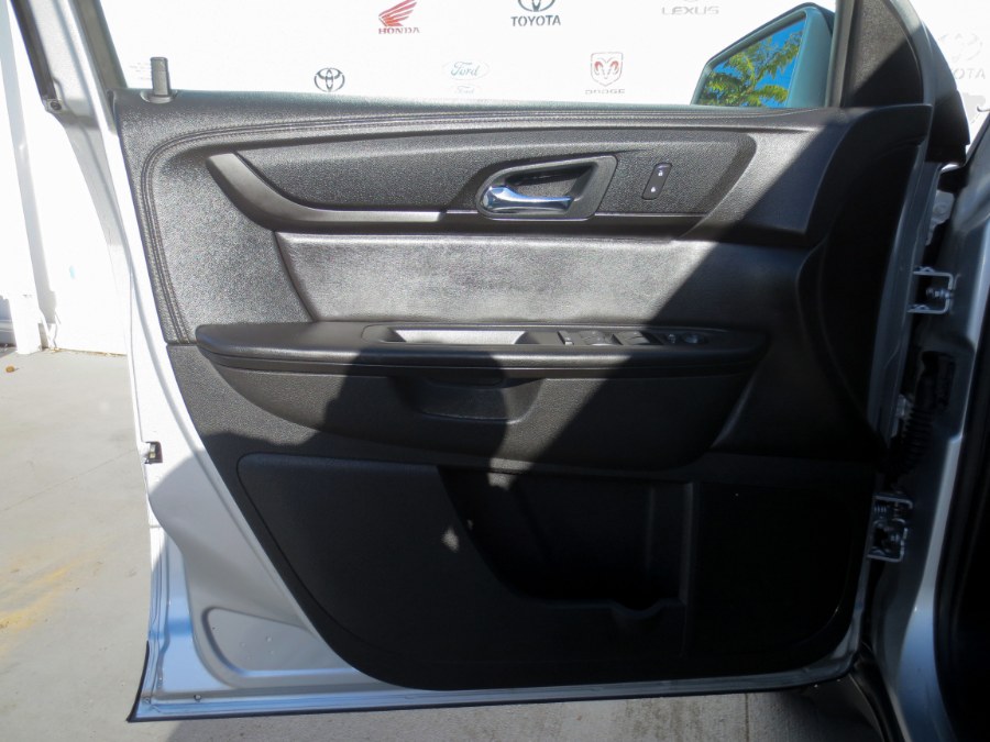 2016 Chevrolet Traverse FWD 4dr LT w/1LT, available for sale in Santa Ana, California | Auto Max Of Santa Ana. Santa Ana, California 2016 Chevrolet Traverse FWD 4dr LT w/1LT, available for sale in Santa Ana, California | Auto Max Of Santa Ana. Santa Ana, California
