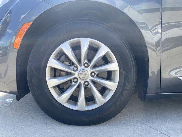 Used Chrysler Pacifica Touring L 2019 | Camy Cars. Great Neck, New York Used Chrysler Pacifica Touring L 2019 | Camy Cars. Great Neck, New York