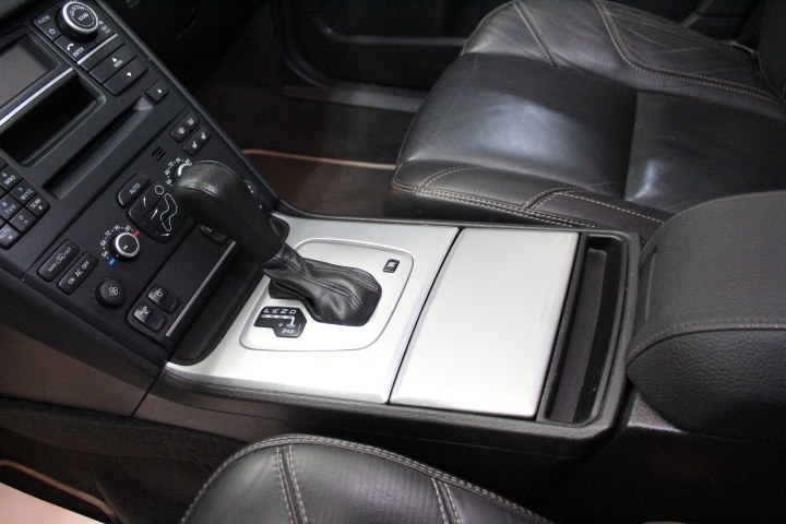 2013 Volvo XC90 AWD 4dr R-Design Premier Plus, available for sale in Plainville, Connecticut | New England Auto Sales LLC. Plainville, Connecticut 2013 Volvo XC90 AWD 4dr R-Design Premier Plus, available for sale in Plainville, Connecticut | New England Auto Sales LLC. Plainville, Connecticut