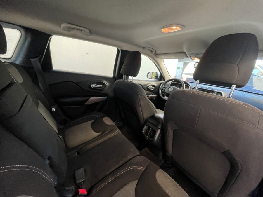 Used Jeep Cherokee Latitude FWD 2018 | Green Light Auto. Corona, California Used Jeep Cherokee Latitude FWD 2018 | Green Light Auto. Corona, California