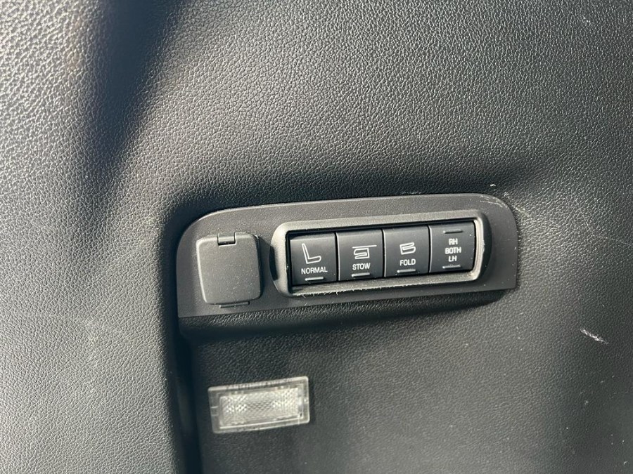Used Ford Explorer Sport 4WD 2017 | New Star Motors. Peabody, Massachusetts Used Ford Explorer Sport 4WD 2017 | New Star Motors. Peabody, Massachusetts